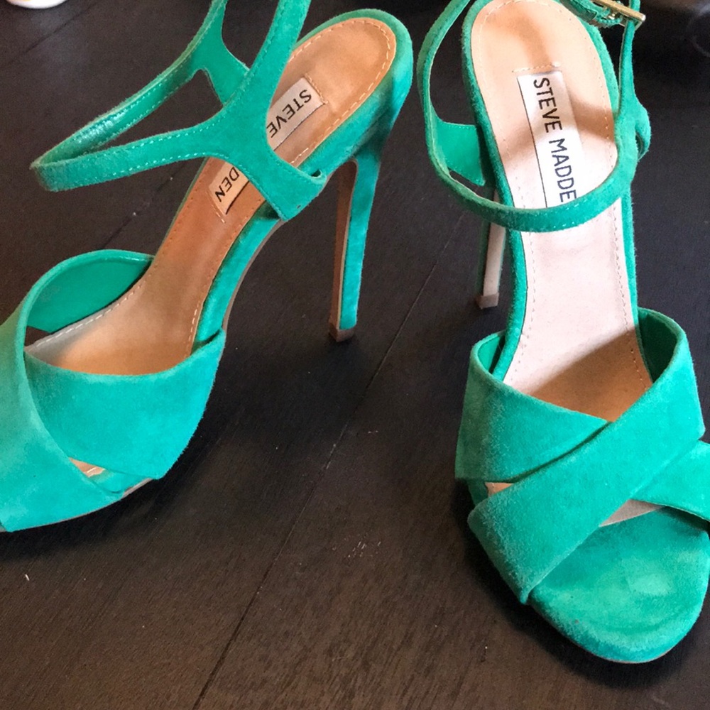 Steve Madden turquoise suede sandals - size 6